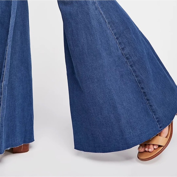 NWT Free People/We The Free Just Float On Flare Jeans in Jericho Blue - Picture 4 of 15